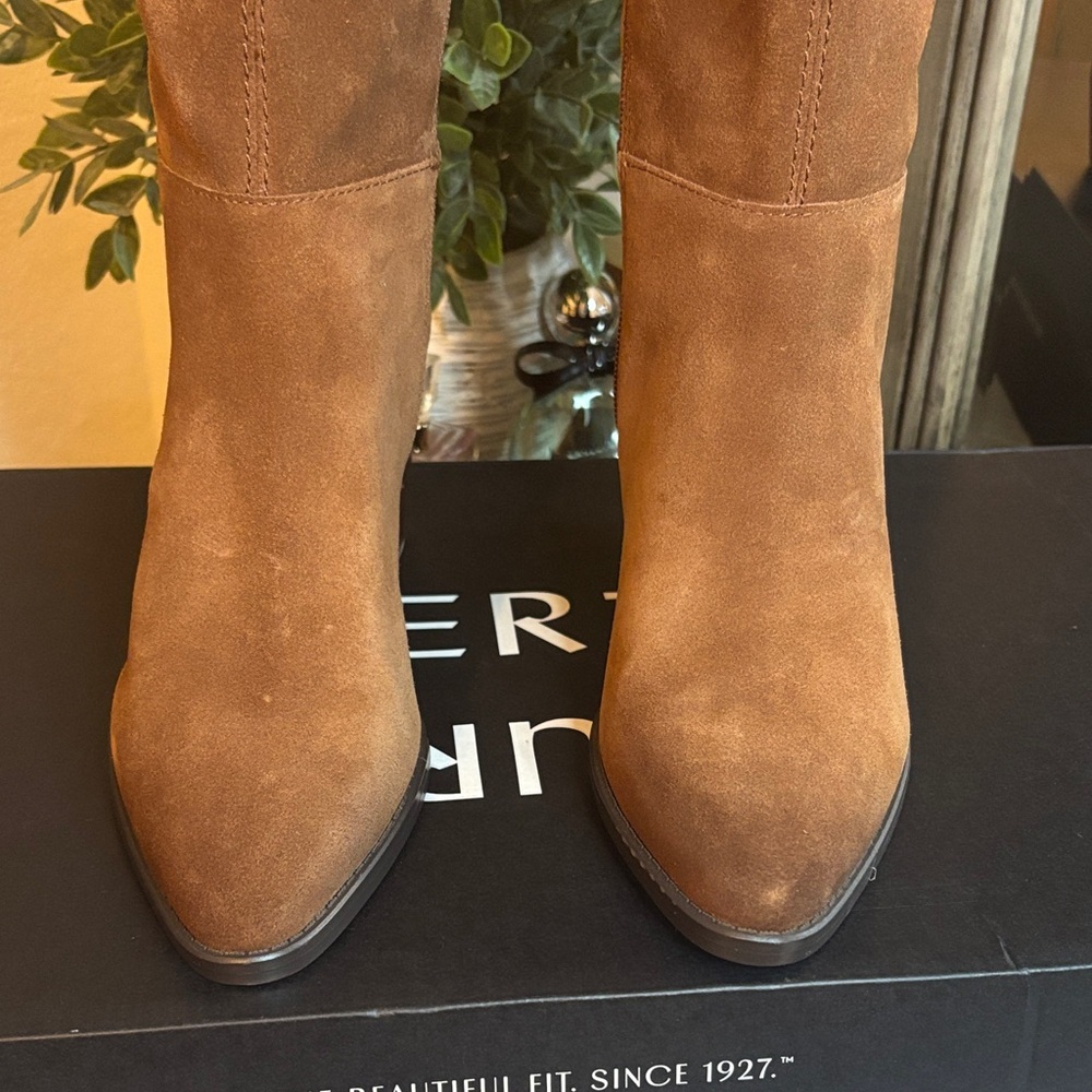 Naturalizer Fae Knee High Boots-Tan Suede-Size 9 - Picture 3 of 9